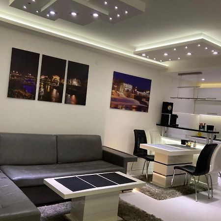 Grey Apartment Ni Eksteriør billede