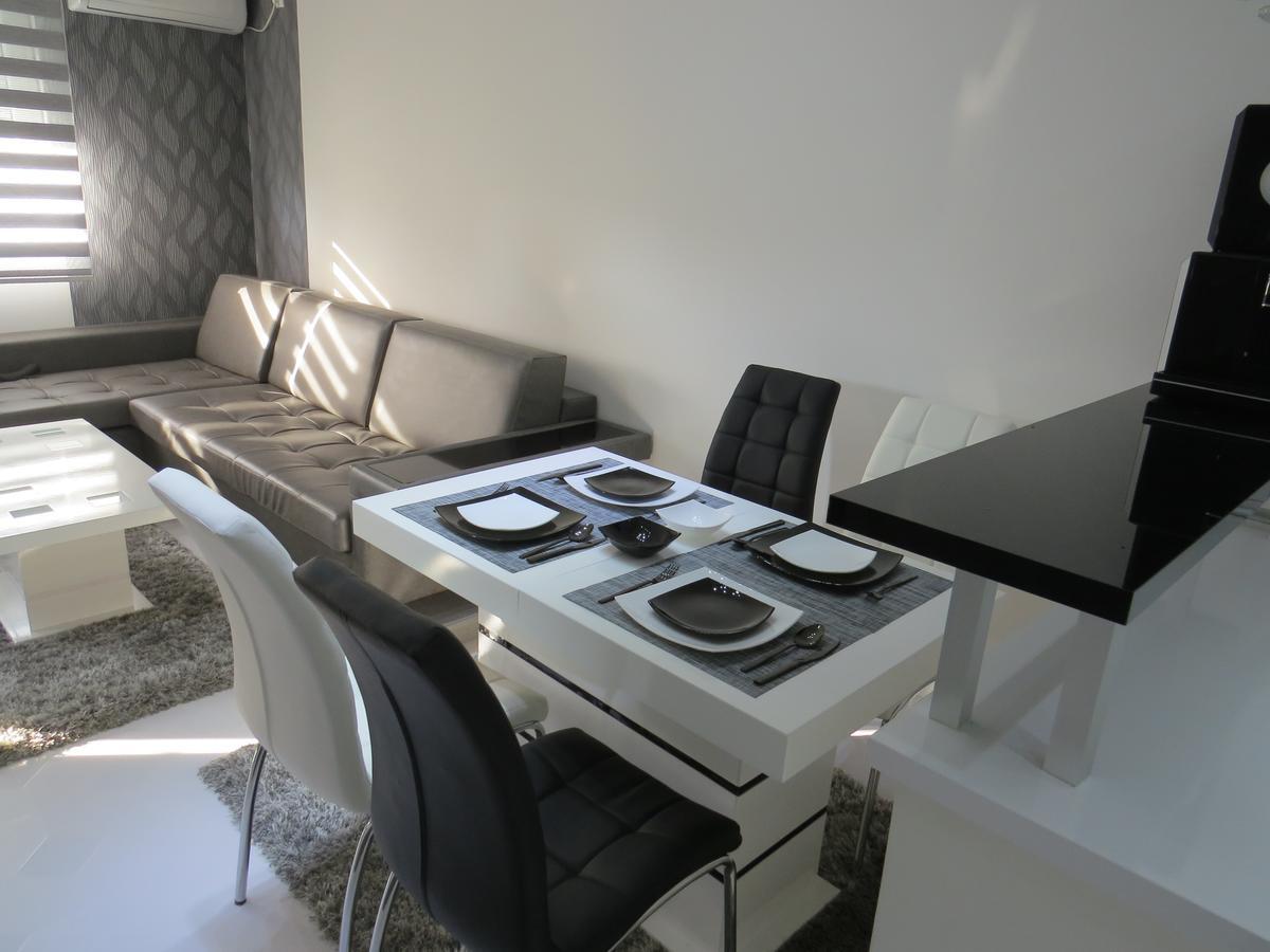 Grey Apartment Ni Eksteriør billede