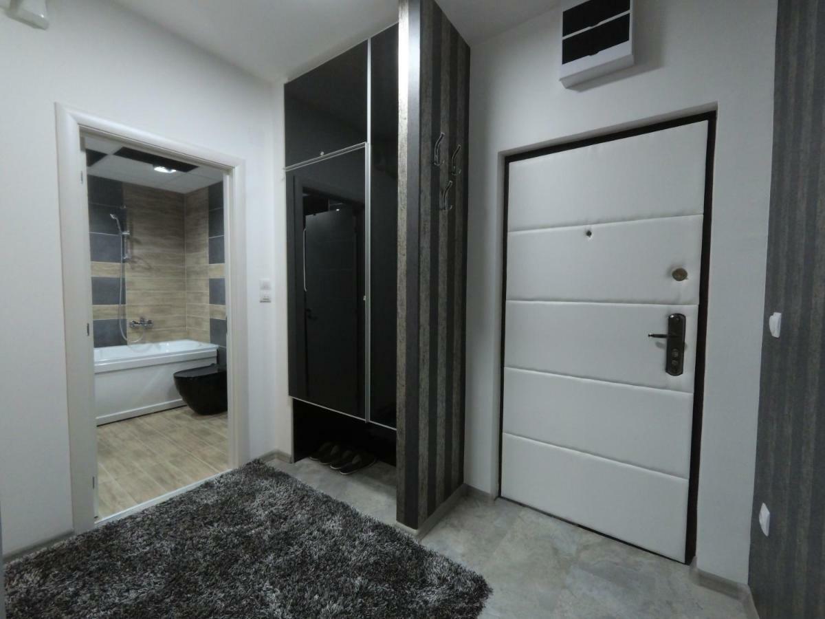Grey Apartment Ni Eksteriør billede