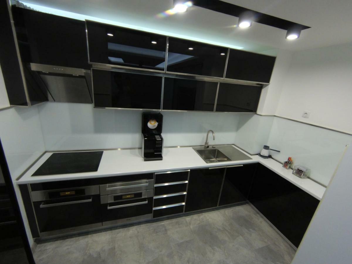 Grey Apartment Ni Eksteriør billede